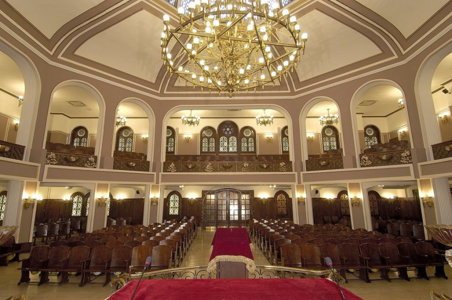 В стамбульской синагоге евреев защитили касками